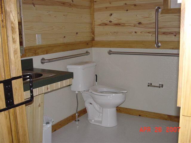 Kanopolis cabin-bathroom