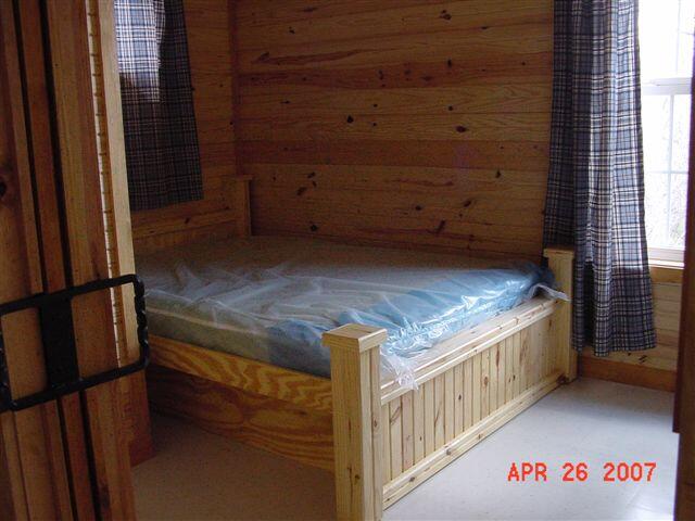 Kanopolis cabin-bedroom